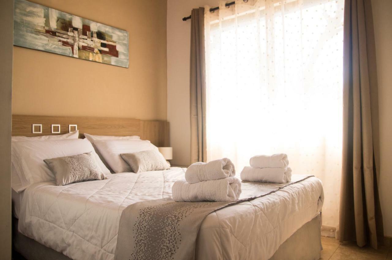 La Riviera Aparthotel Fernando de la Mora Екстериор снимка
